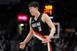 杨瀚森:我的防守站位&挡拆防守都比去年更好了 但我还需做得更多